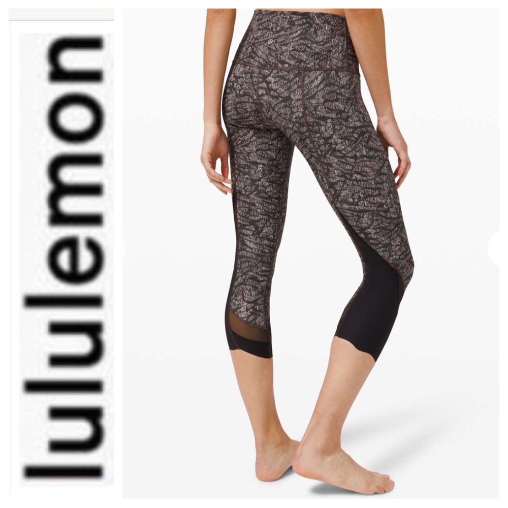 LULULEMON WUNDER UNDER HIGH RISE 23” SCALLOP HEM CROPS 23” ORIGAMI LACE BLACK.